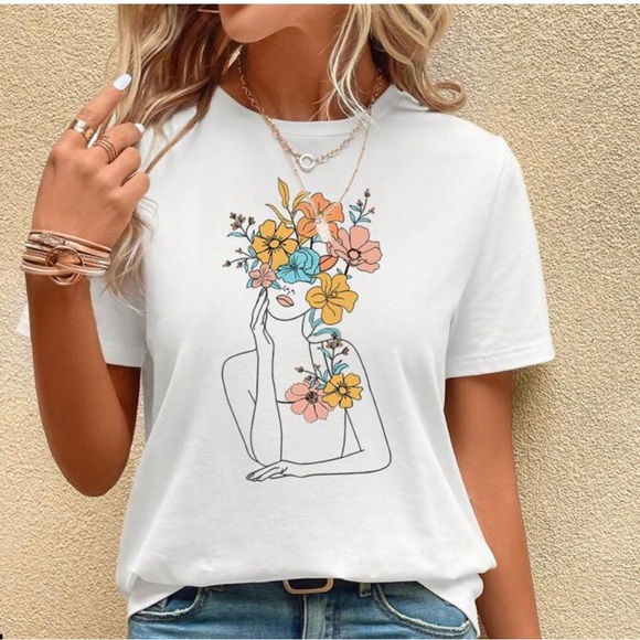 Tops - Artistic Floral Fashion Top NWT